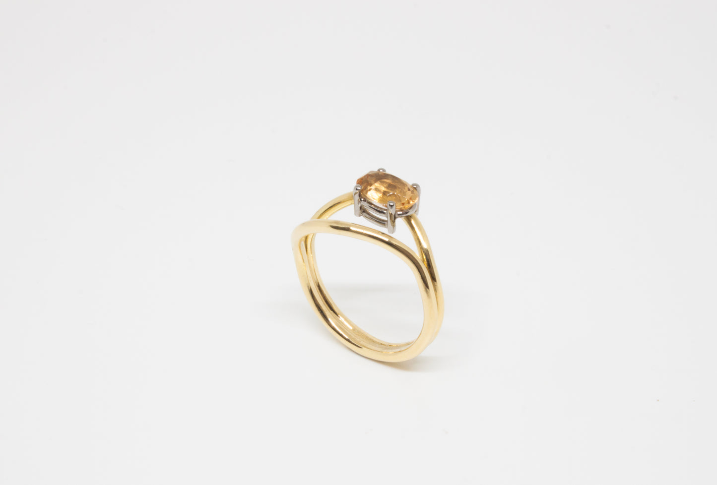 Delicate 18K + Edeltopaz
