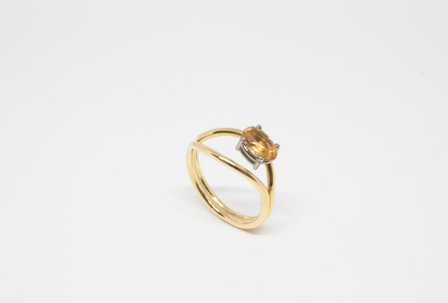 Delicate 18K + Edeltopaz
