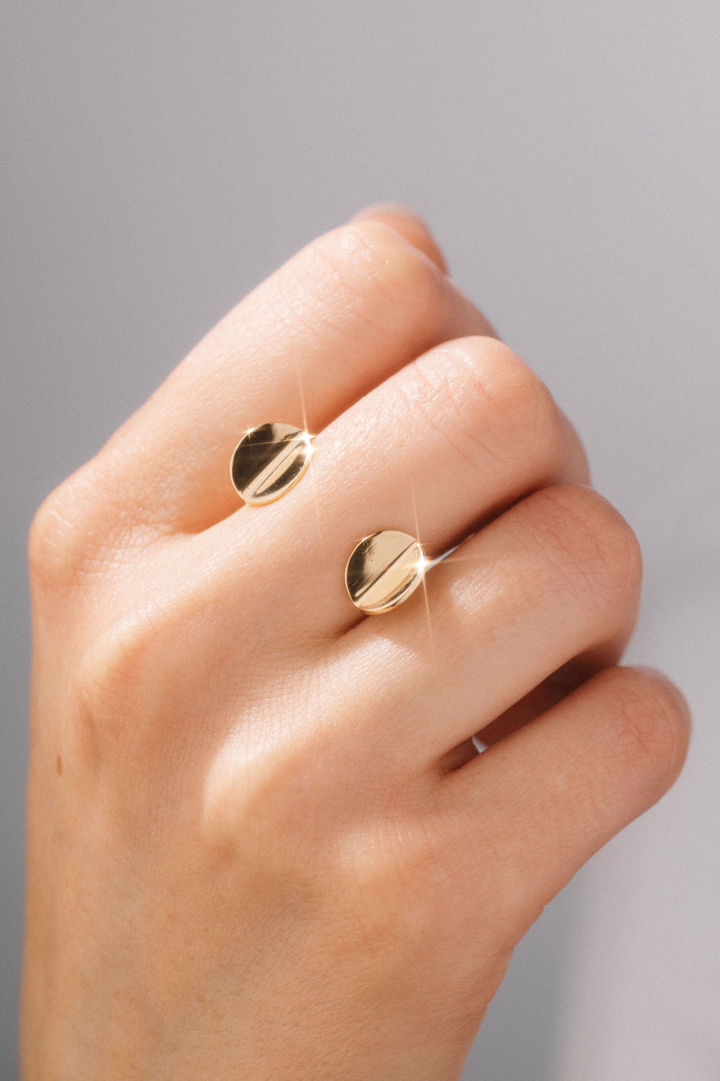 Floating Ring in 925 silver, minimalistic open ring, fits best on the middle finger, handmade by Minou Lejeune