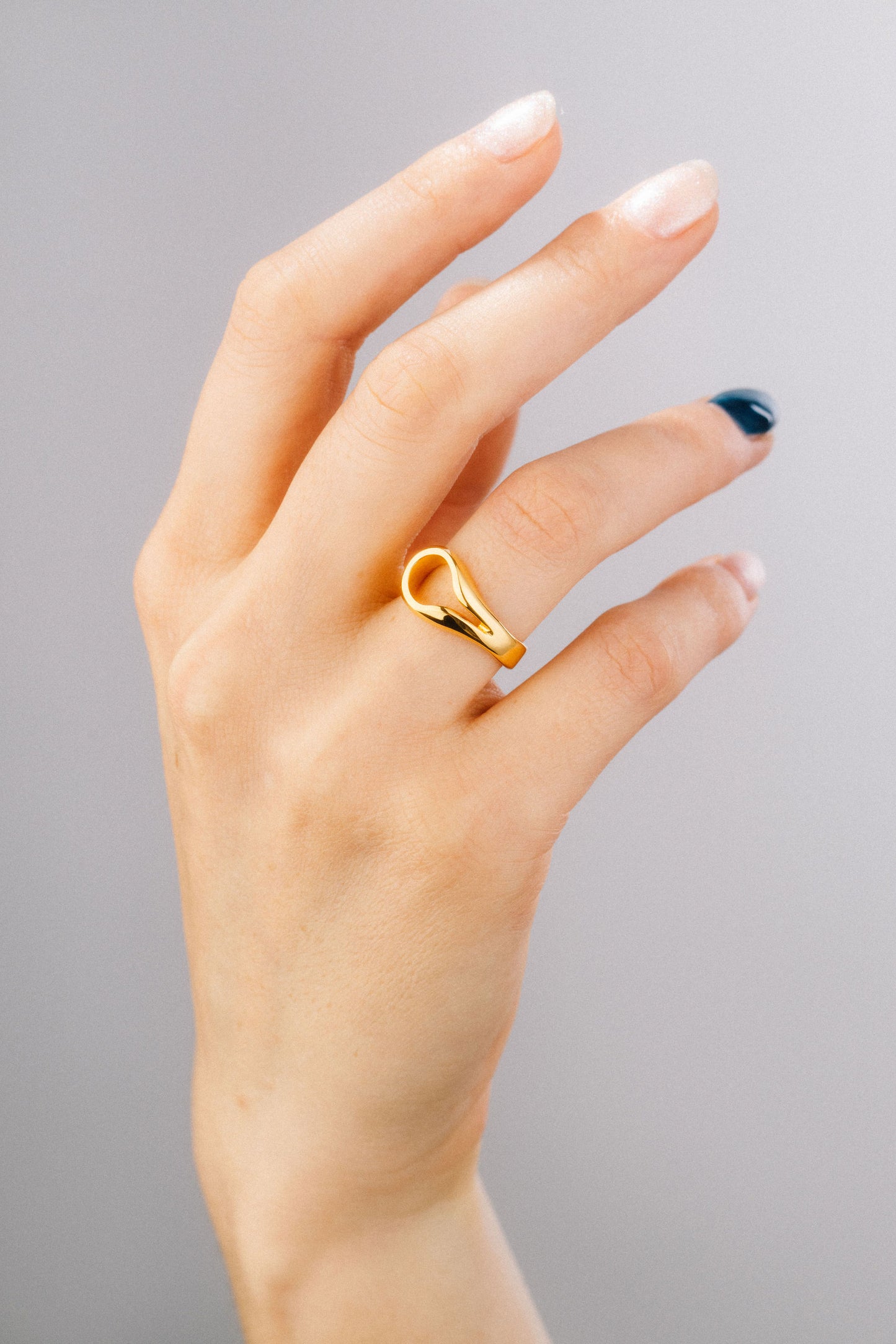 Mini Loop Ring in 925 silver, slightly twisted mini oval signet ring, handmade by Minou Lejeune