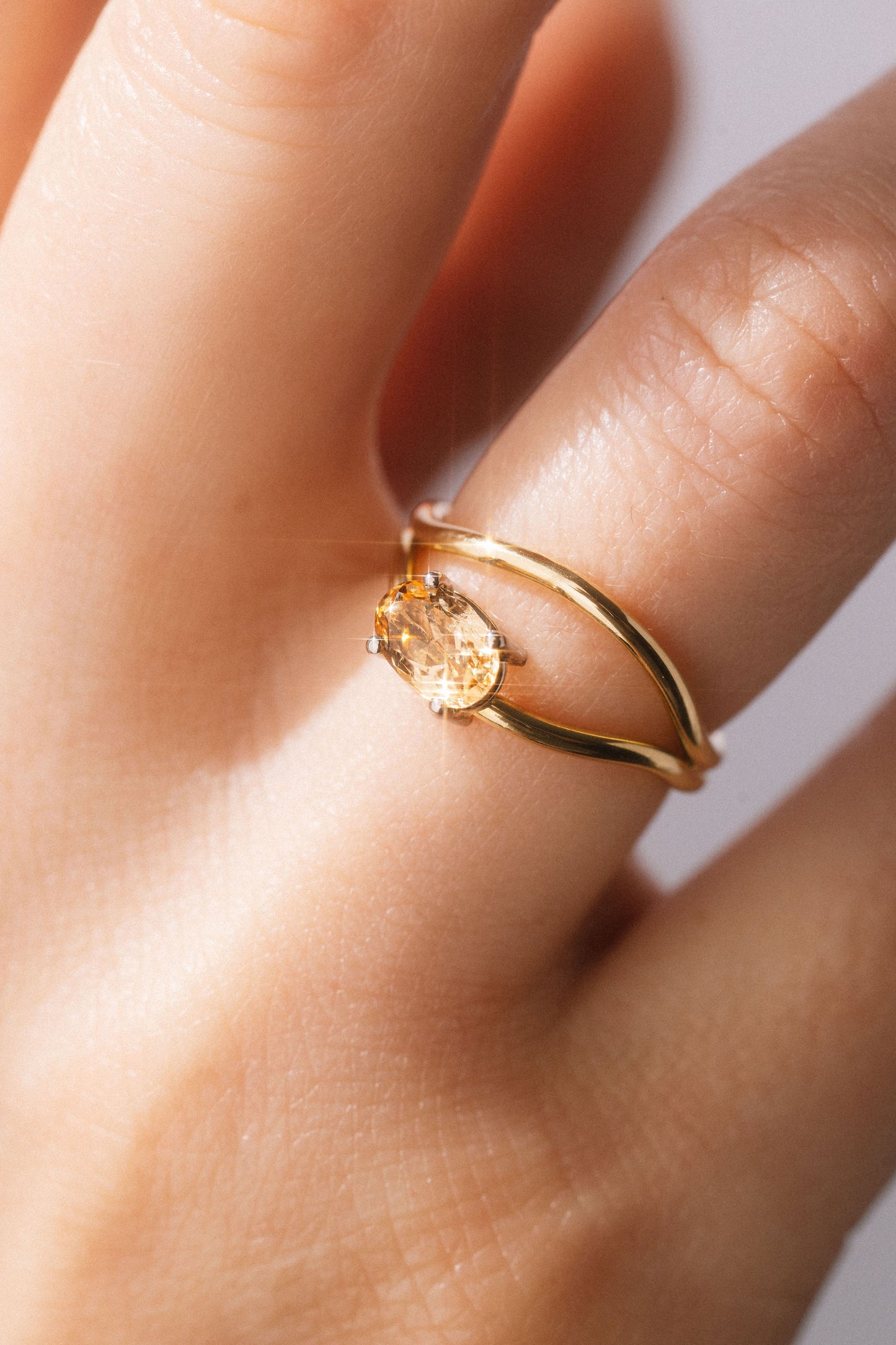 Delicate 18K + Edeltopaz