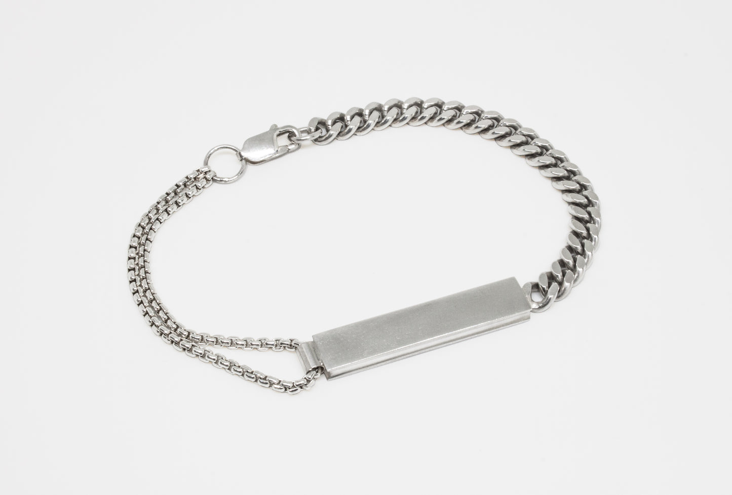 Bracelet Radius in 925 silver, old-school inspired two chained bracelet with half-round plate, handmade by Minou Lejeune