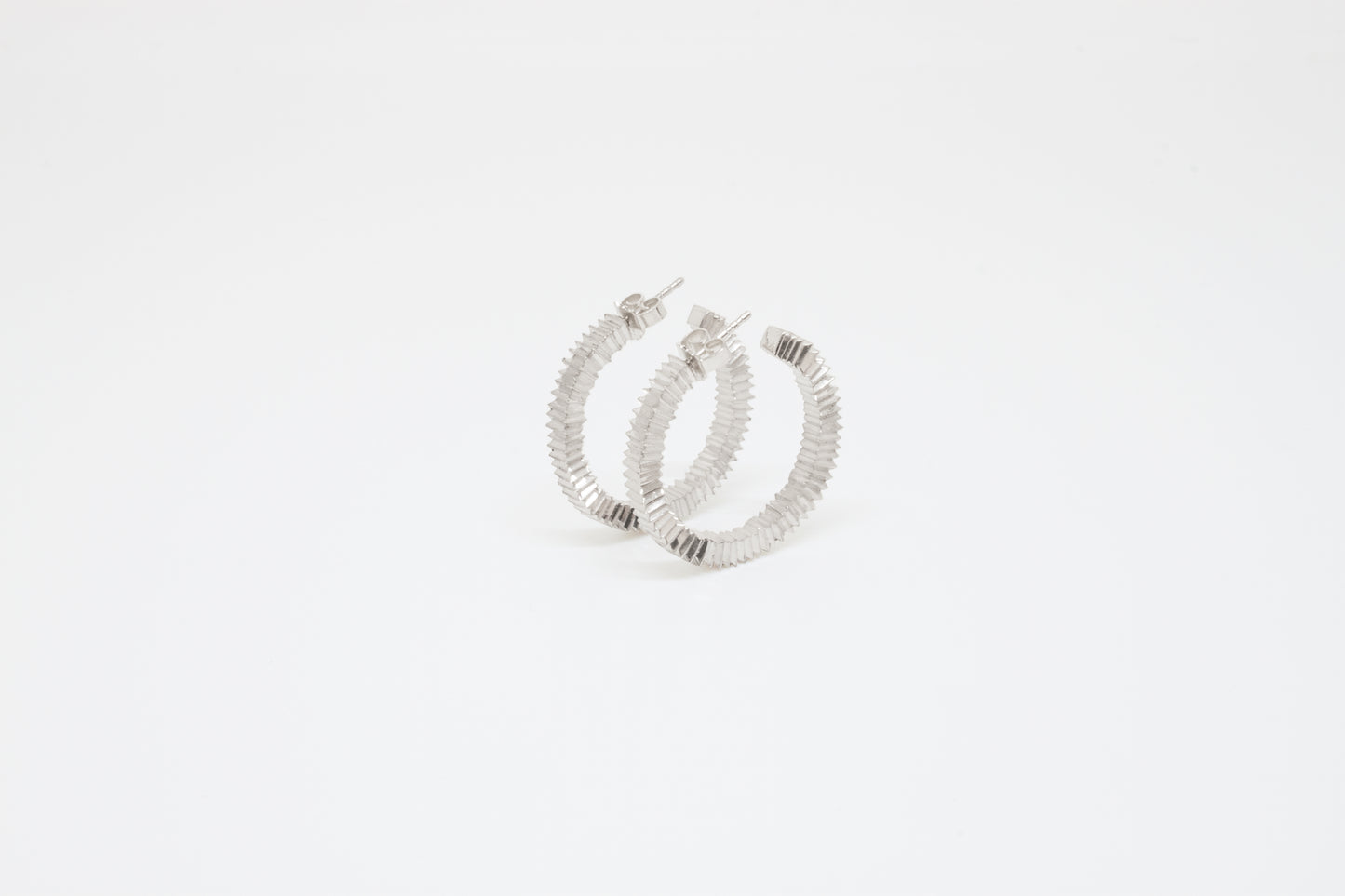 Carved Earring in 925 silver, hand-carved and unique piece by Minou Lejeune