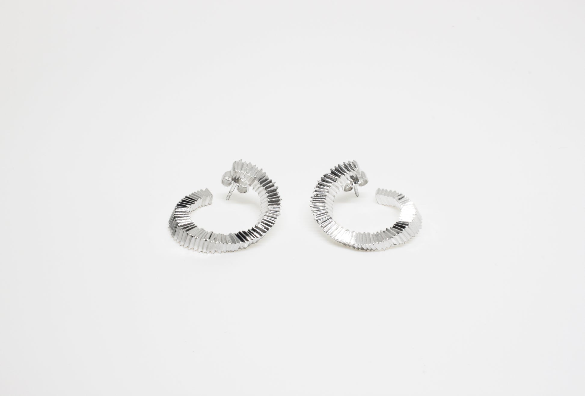 Hand-carved silver twisted earrings by Minou Lejeune, unique piece, sculptural design