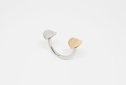 Floating Ring in 925 silver, minimalistic open ring, fits best on the middle finger, handmade by Minou Lejeune