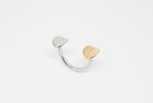 Floating Ring in 925 silver, minimalistic open ring, fits best on the middle finger, handmade by Minou Lejeune