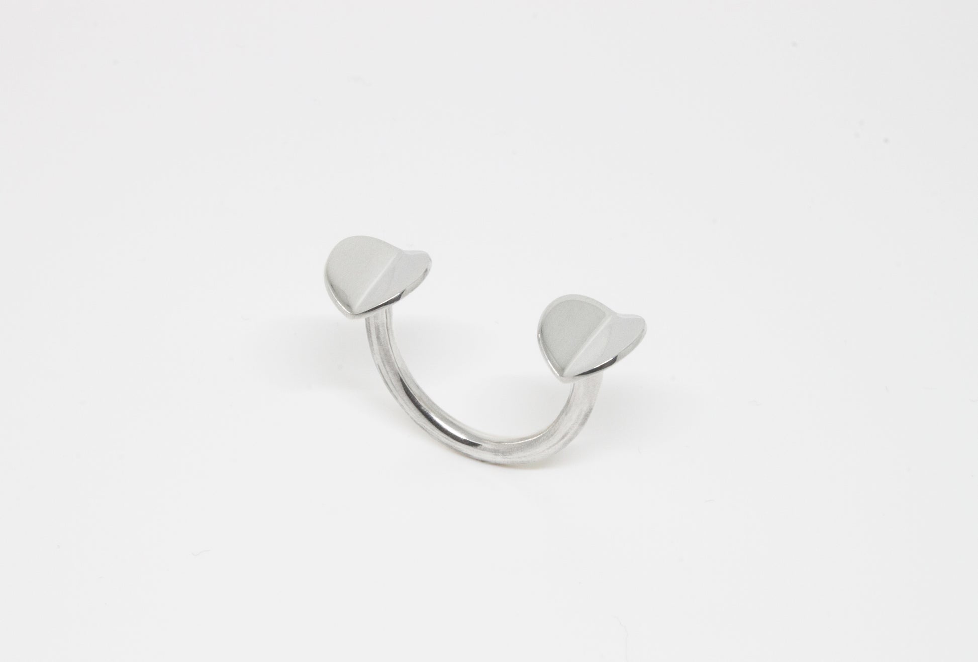 Floating Ring in 925 silver, minimalistic open ring, fits best on the middle finger, handmade by Minou Lejeune