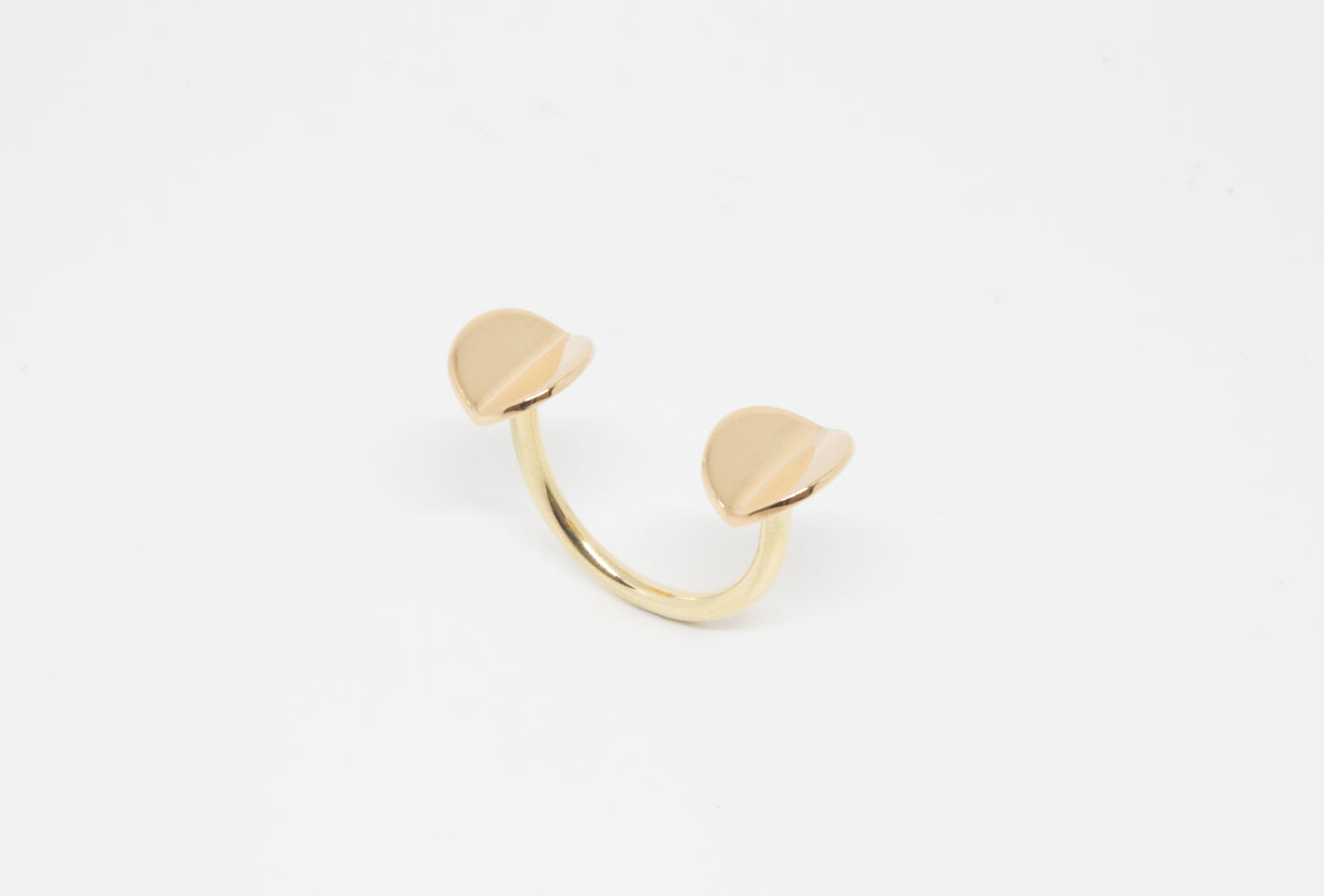 Floating Ring in 925 silver, minimalistic open ring, fits best on the middle finger, handmade by Minou Lejeune