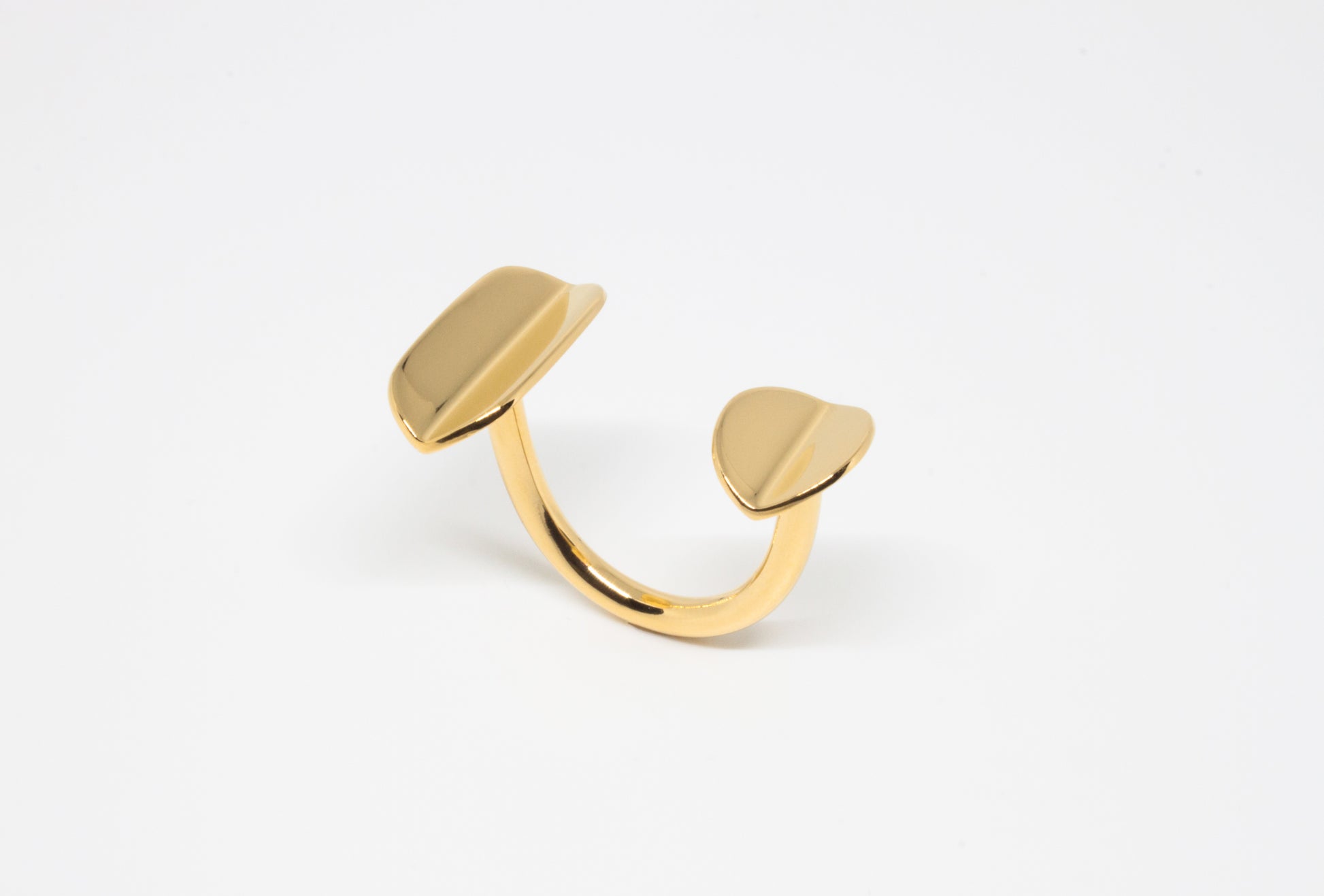 Floating Ring Asymmetrical in 925 silver, minimalistic open ring, fits best on the middle finger, handmade by Minou Lejeune