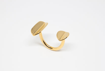 Floating Ring Asymmetrical in 925 silver, minimalistic open ring, fits best on the middle finger, handmade by Minou Lejeune