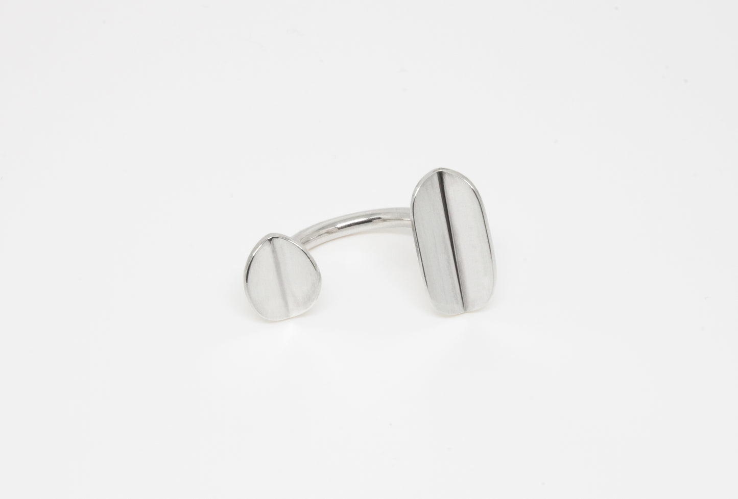 Floating Ring Asymmetrical in 925 silver, minimalistic open ring, fits best on the middle finger, handmade by Minou Lejeune