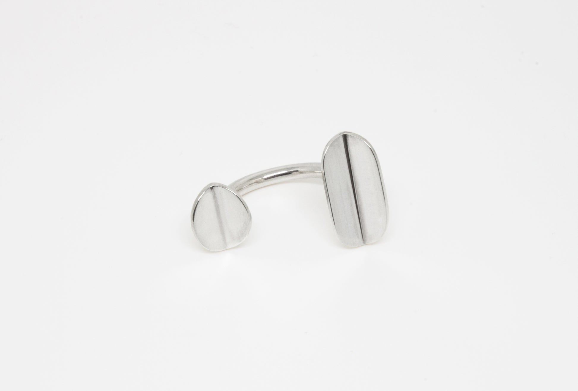 Floating Ring Asymmetrical in 925 silver, minimalistic open ring, fits best on the middle finger, handmade by Minou Lejeune