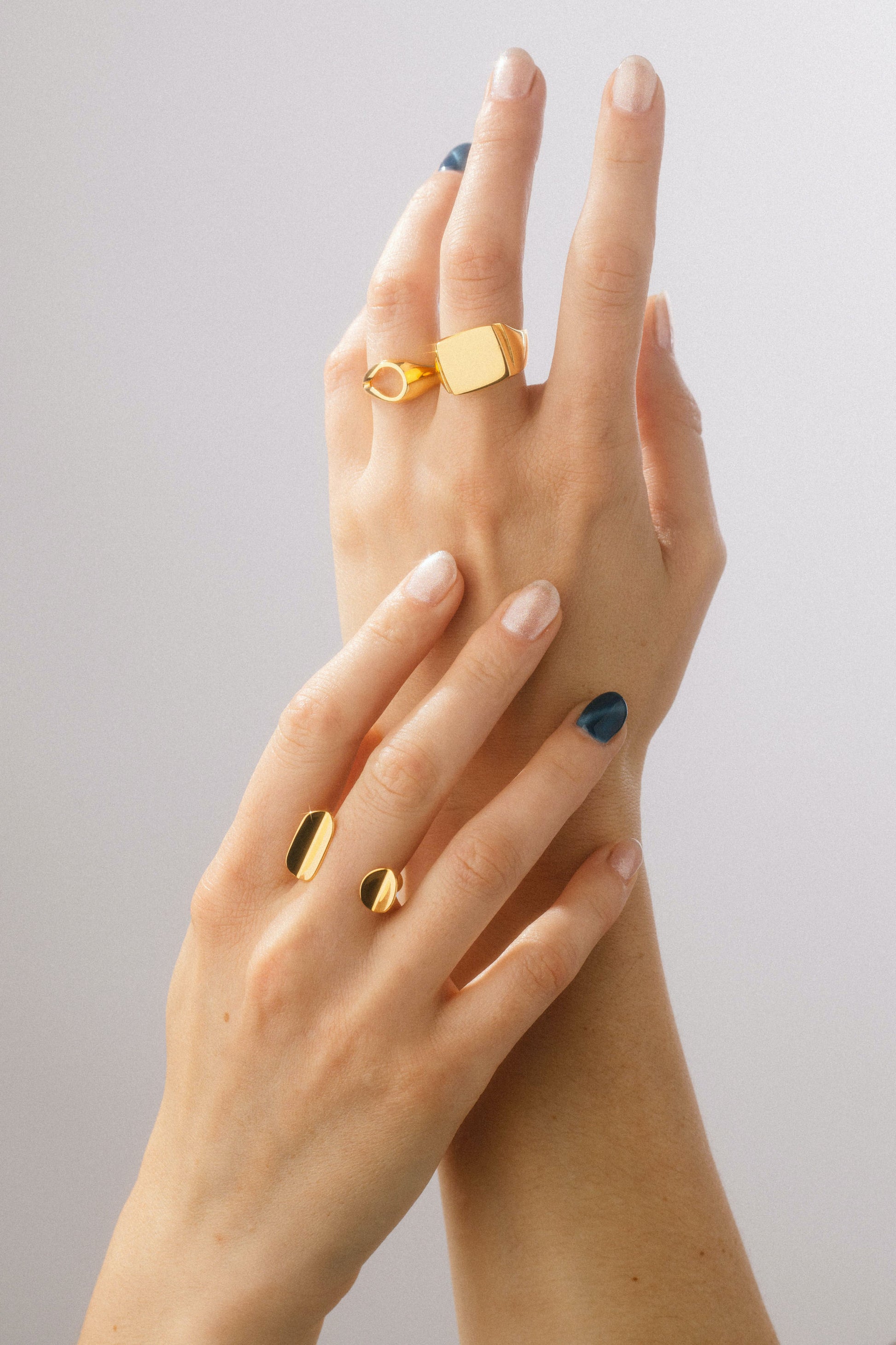 Floating Ring Asymmetrical in 925 silver, minimalistic open ring, fits best on the middle finger, handmade by Minou Lejeune