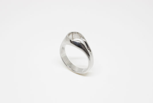 Mini Loop Ring in 925 silver, slightly twisted mini oval signet ring, handmade by Minou Lejeune