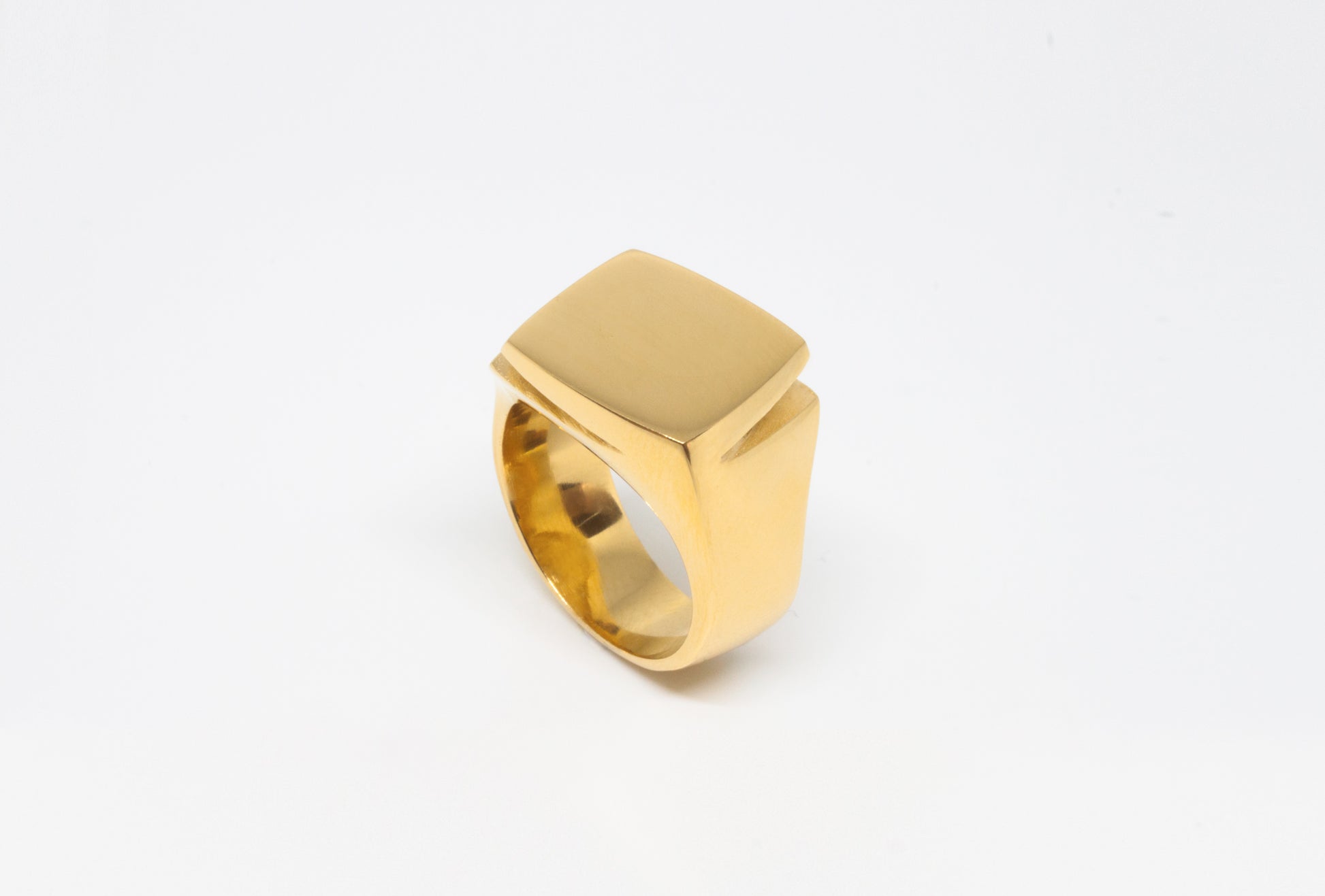 Shift Ring in 925 silver, twisted squared signet ring, handmade by Minou Lejeune