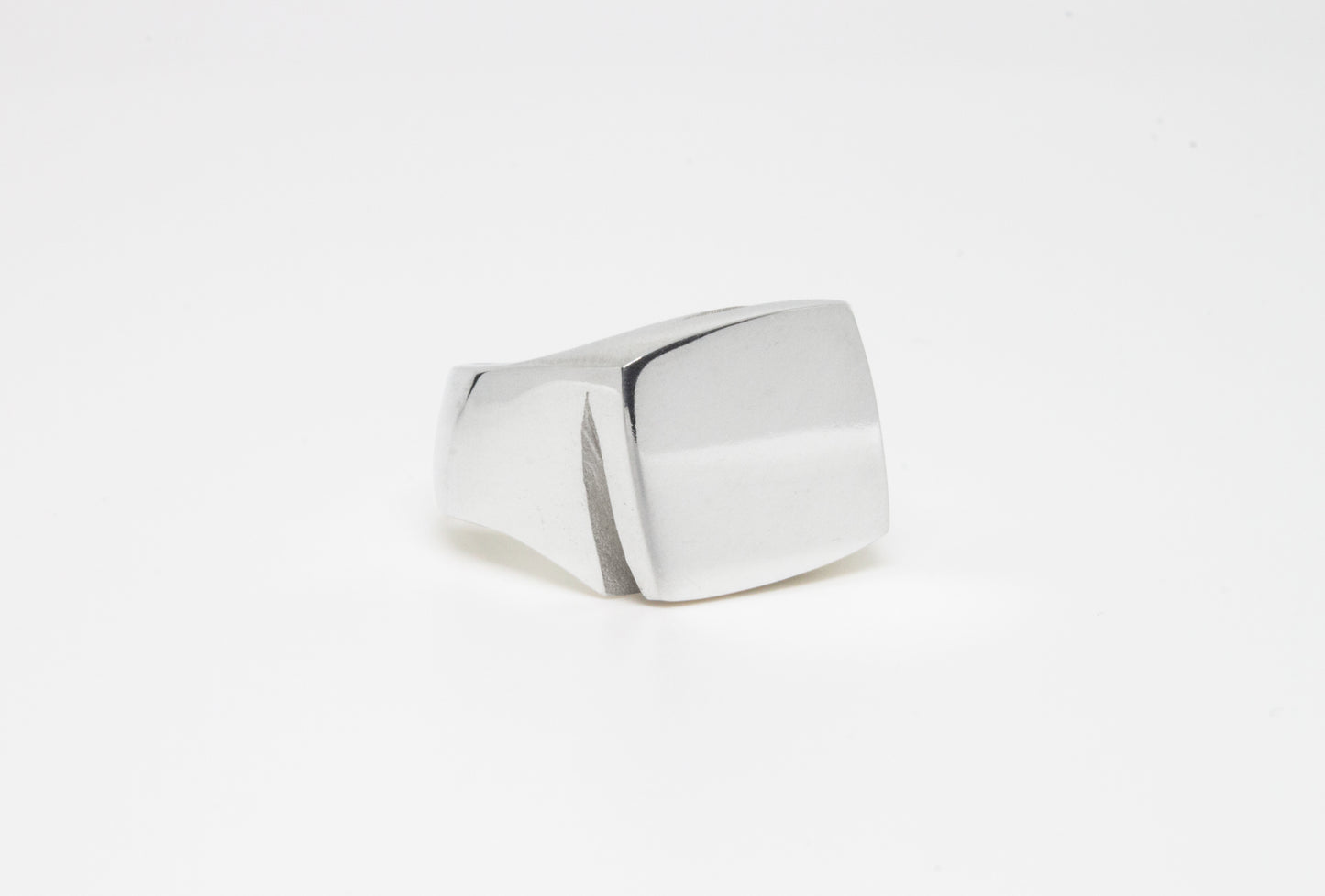 Shift Ring in 925 silver, twisted squared signet ring, handmade by Minou Lejeune