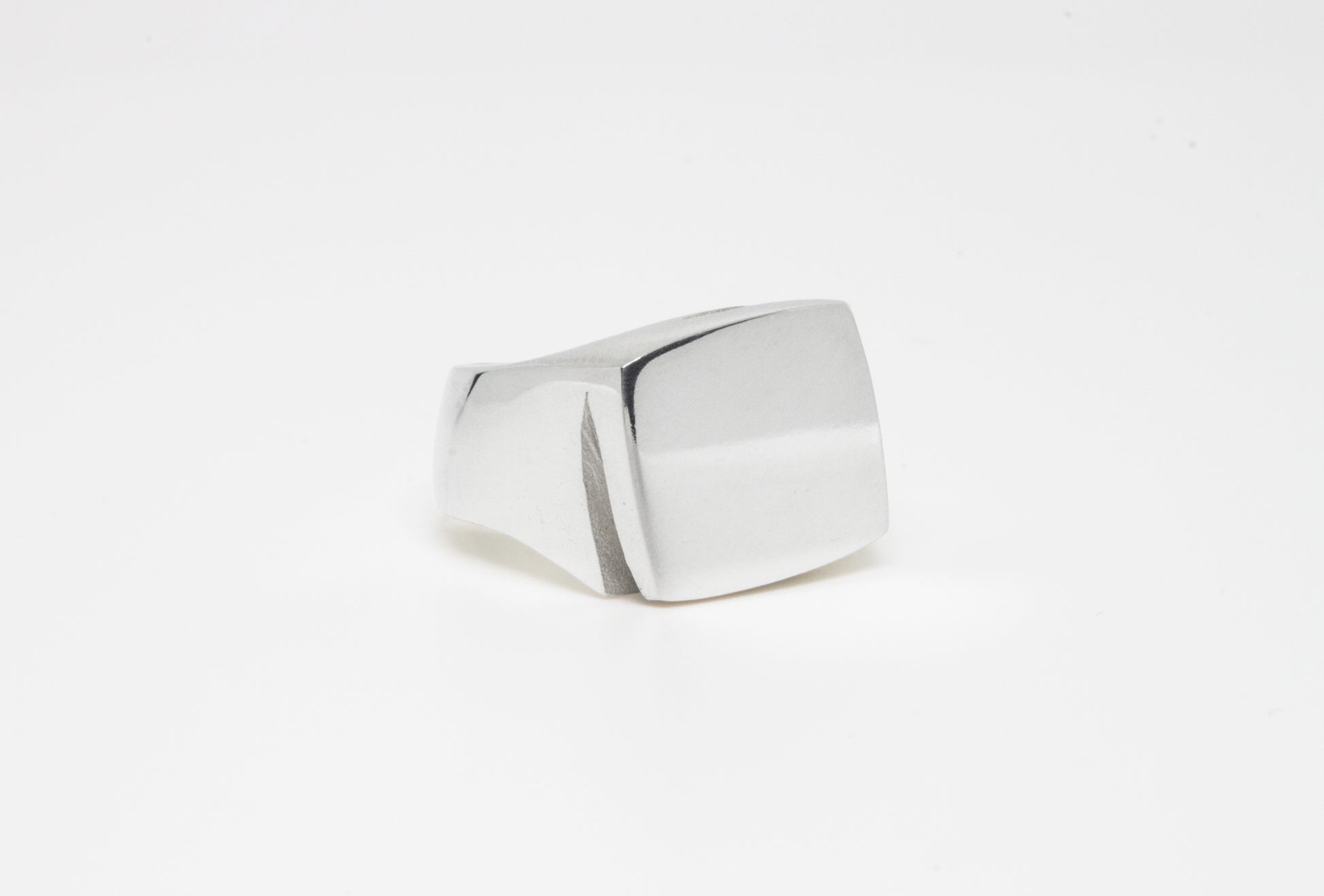 Shift Ring in 925 silver, twisted squared signet ring, handmade by Minou Lejeune