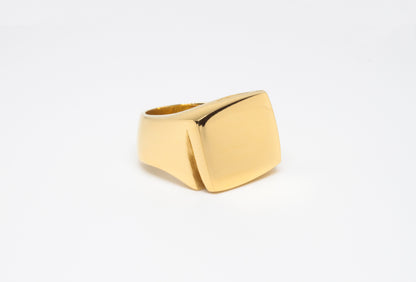 Shift Ring in 925 silver, twisted squared signet ring, handmade by Minou Lejeune