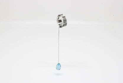 Hand-carved earcuff in 925 silver with Topaz gemstone, one-of-a-kind piece by Minou Lejeune