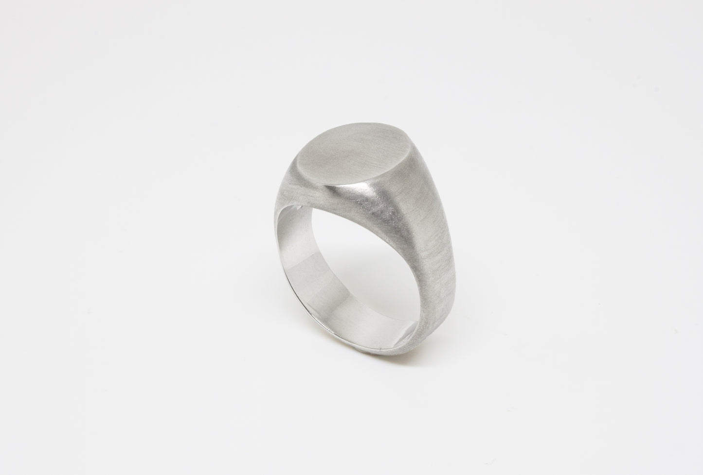 Twisted Signet Ring in 925 silver, soft brushed finish, handmade by Minou Lejeune