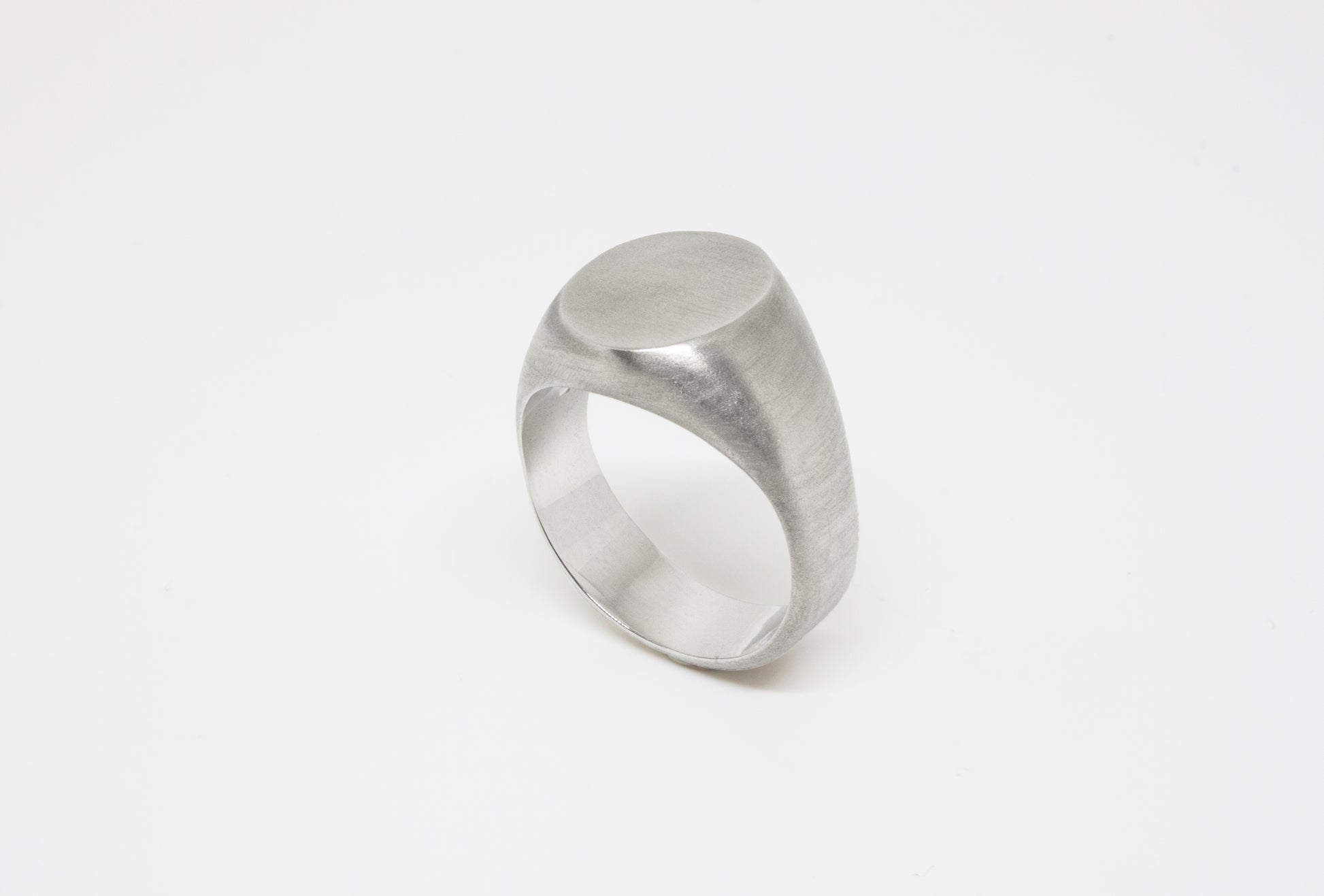 Twisted Signet Ring in 925 silver, soft brushed finish, handmade by Minou Lejeune