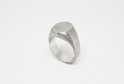 Twisted Signet Ring in 925 silver, soft brushed finish, handmade by Minou Lejeune
