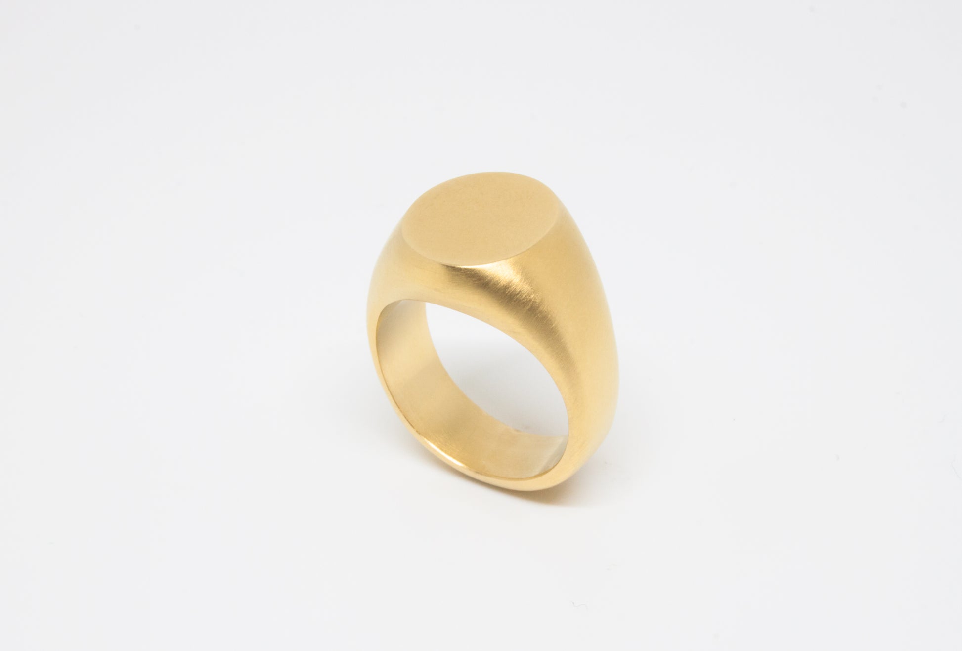 Twisted Signet Ring in 925 silver, soft brushed finish, handmade by Minou Lejeune