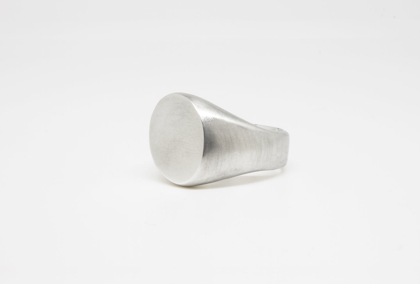 Twisted Signet Ring in 925 silver, soft brushed finish, handmade by Minou Lejeune